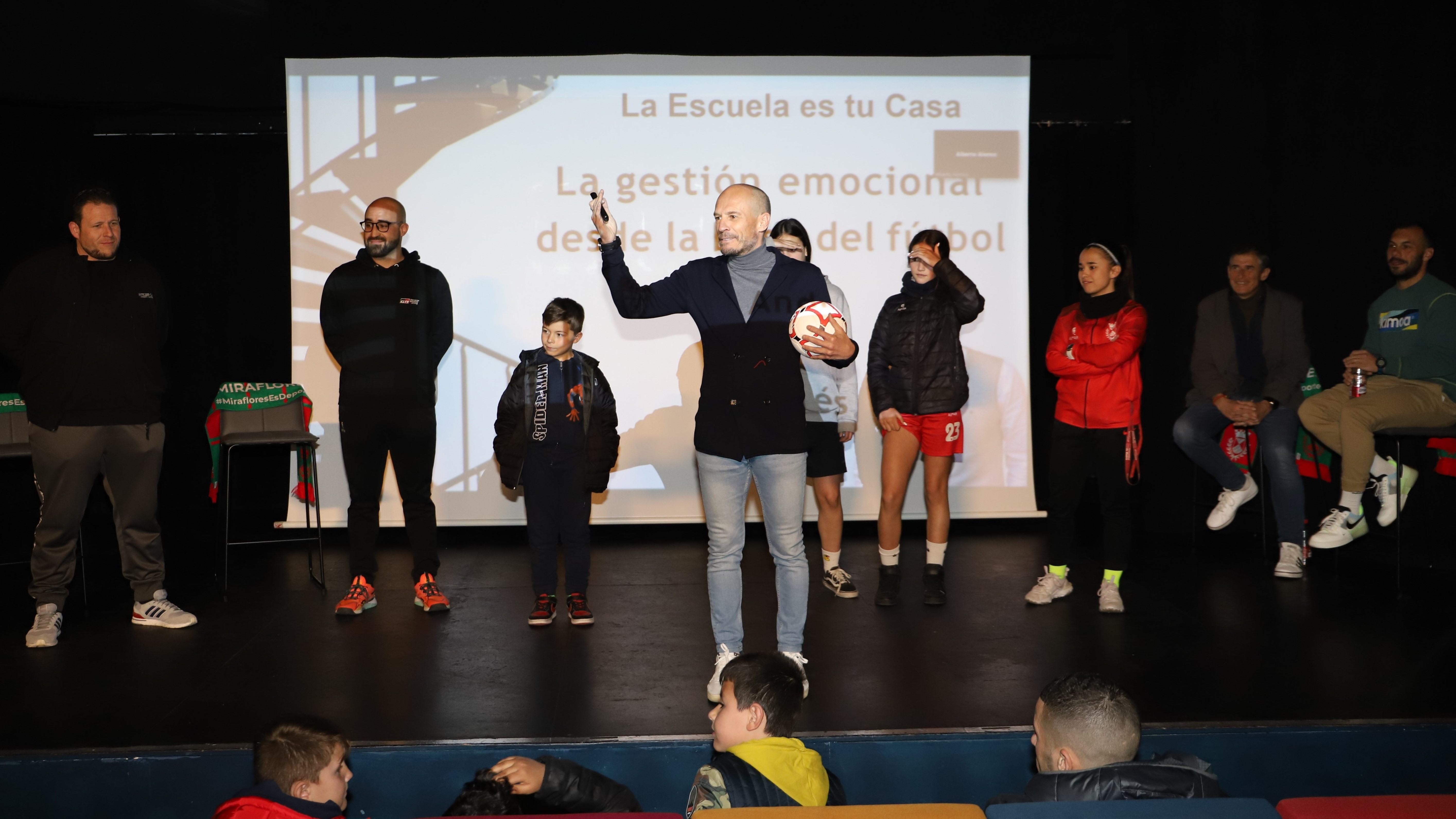 La Escuela de Entrenadores da a conocer en Miraflores de la Sierra la formación y valores UEFA en el fútbol base con 'La Escuela es tu Casa'